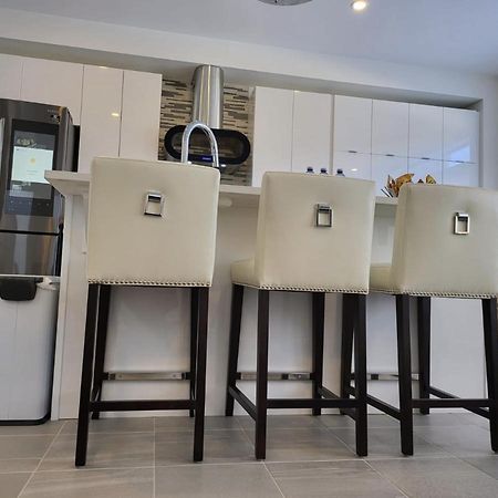 5 Star Home Ottawa Bagian luar foto